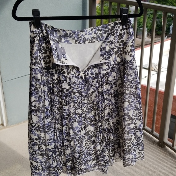 Ann Taylor pleated skirt - Picture 3 of 4